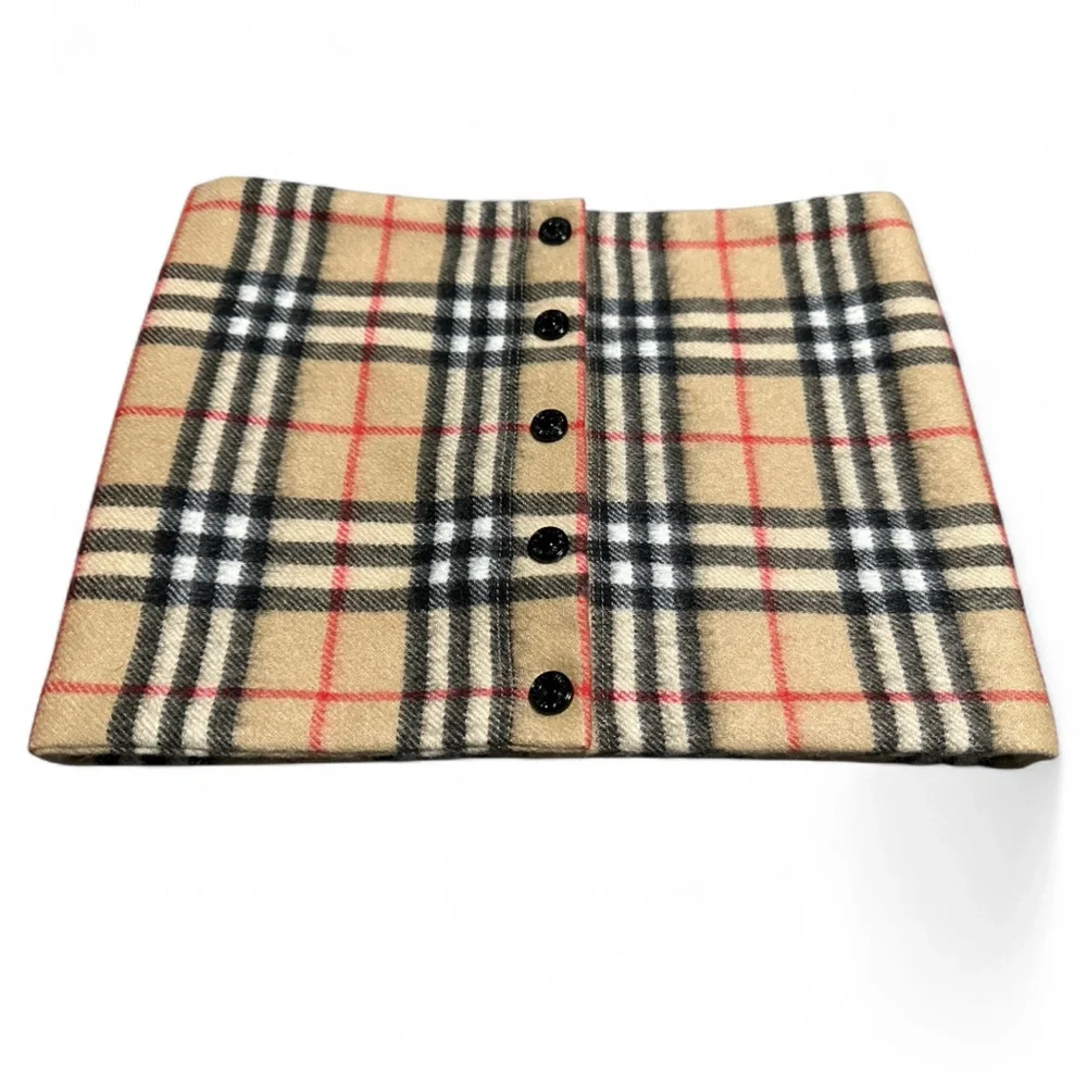 Burberry Vintage Check Snood in Tan and Black - Picture 5 of 16